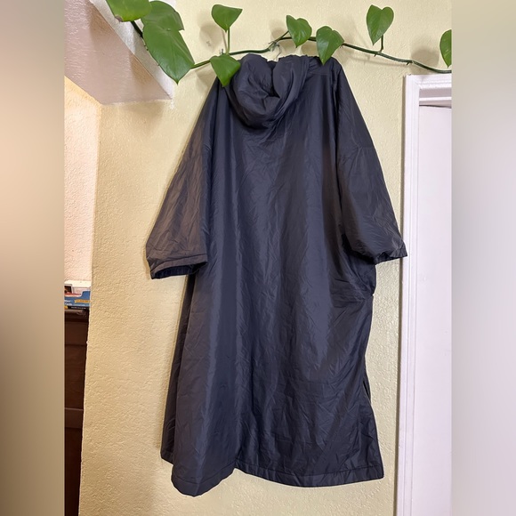 Raining long coats 🧥 - Picture 11 of 14